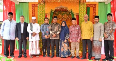 Pj Bupati Aceh Besar Hadiri Prosesi Peusijuek Rektor UIN Ar-Raniry